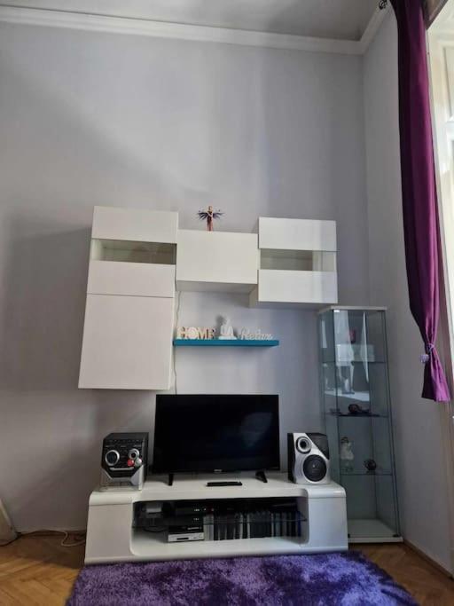 - Wesselenyi Pearl * Budapest